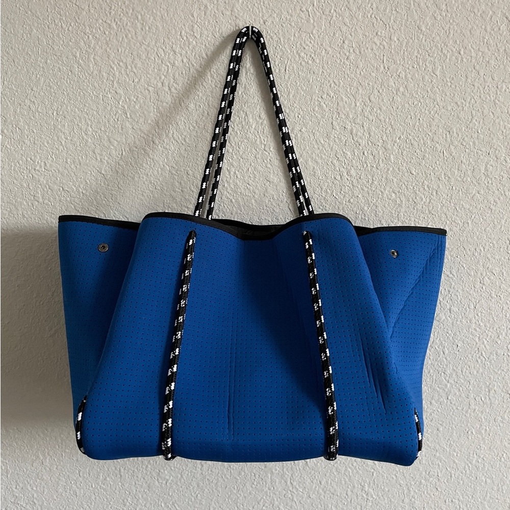 Pop ups brand neoprene everyday tote handbag in royal blue with zipper pouch